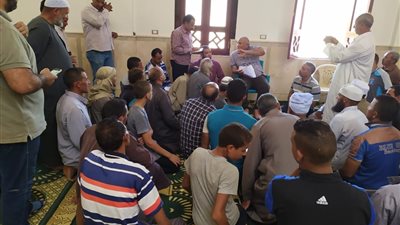 محافظ الوادي الجديد يستجيب لمطلب المواطنين بالنزول بالسن في الصف الأول الابتدائي 