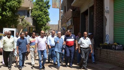 محافظ الأقصر يجري جولة ميدانية بأرمنت لمتابعة المشروعات الخدمية (صور)