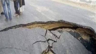 تكرار حالات الهبوط الأرضي بالأقصر.. والمحافظ يشدد على مراجعة أعمال الحفر لمواسير المياه والصرف