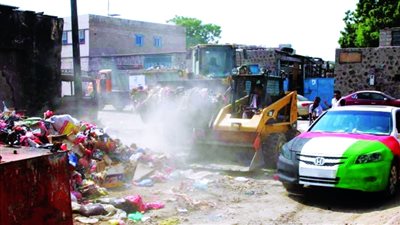 الهلال الأحمر الإماراتي يدشن حملة نظافة شاملة لرفع المخلفات في مديريات عدن