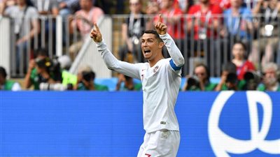 رونالدو يسجل هدف عالمي في شباك صربيا ويحتفل بطريقة الغضب والدوران 