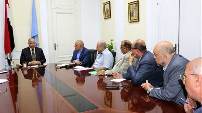 محافظ القاهرة: العمل على تحقيق الاكتفاء الذاتي لهيئة النقل العام 