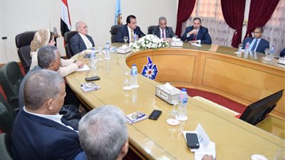 وزير التعليم العالي يناقش مع عمداء جامعة سوهاج خطة استقبال العام الدراسي الجديد