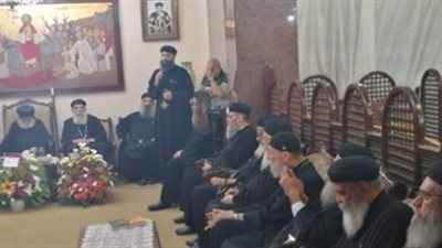 عقب عودته من رحلة علاجية.. مجمع كهنة المنصورة يستقبل الأنبا داود