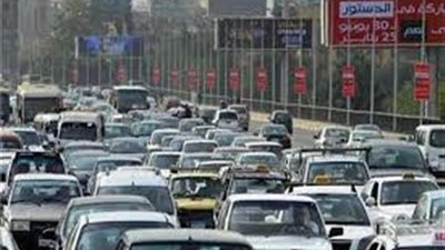 نشرة مرور الفجر.. زحام بالمحاور الرئيسية في القاهرة والجيزة