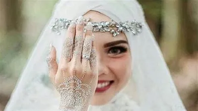 للعروس.. لفات طرح عصرية حسب شكل وجهك