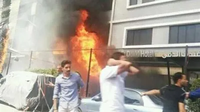 الدفع بـ10 سيارات إطفاء للسيطرة على حريق هائل بفندق شهير بالدقي