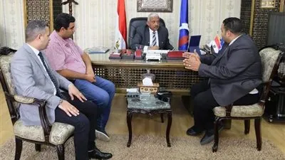 محافظ السويس يستقبل وفد مبادرة نور الحياة (صور)