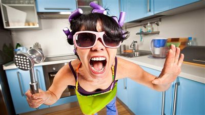 كن ذكيا.. تعرف على فنون التعامل الصحيح مع زوجتك المهملة