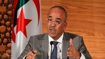 متظاهرون جزائريون يطالبون برحيل برحيل رئيس الحكومة