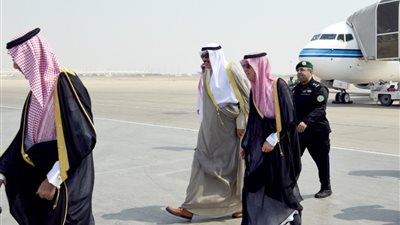 الجبير يستقبل وزير الخارجية الكويتي في مطار الملك عبدالعزيز