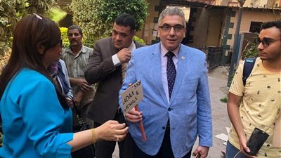 طلاب طب بنها يزرعون 12 شجرة ضمن مبادرة 