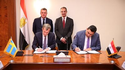 توقيع اتفاقية بين 