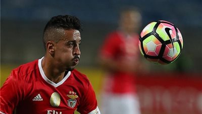 نجم بنفيكا يتجاهل ريال مدريد وبرشلونة ويختار ناديه المفضل