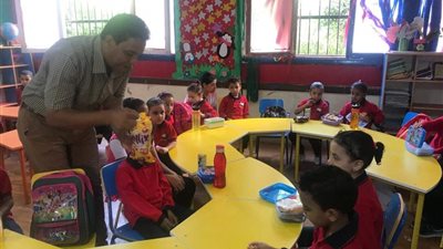 توزيع الحلوى وبرامج ترفيهية.. مدارس البحر الأحمر تستقبل التلاميذ (صور)