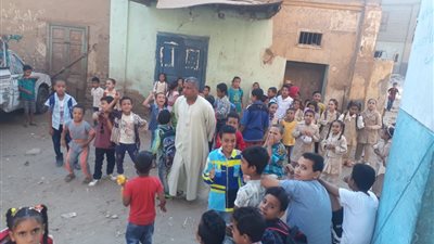 الطلاب بالشارع.. أطفال بلا مدرسة في أول أيام دراسة بقنا 