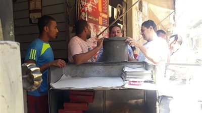   ضبط مستوع اسطوانات بوتاجاز سوق سوداء.. ومصادرة لحوم وأسماك فاسدة بسوهاج .. (صور)