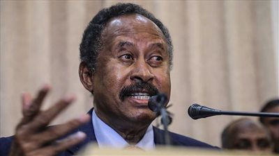 رئيس الوزراء السوداني: نحن نسير بالبلاد نحو السلام   