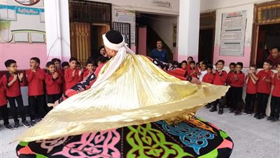 في أول يوم.. رقص 