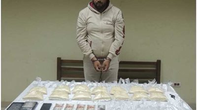 القبض على تاجر مخدرات بحوزته كيلو 