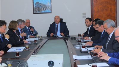 تفاصيل ربط المدن الجديدة بطرق ووسائل نقل ومواصلات لتيسير تنقل المواطنين