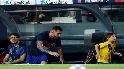 ميسي يشكك في برشلونة