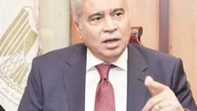 إحالة 32 موظفا بالمنيا للتحقيق لتقاعسهم الوظيفي