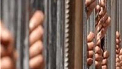 المشدد 10 سنوات لعاطل وزوجته للشروع في قتل مسنة وسرقتها بالإكراه