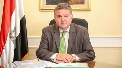 وزير قطاع الأعمال يبحث سبل التعاون مع الجانب الصينى في مجال إنتاج السيارات الكهربائية