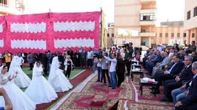 الشرقية بتفرح.. وزير التموين يشهد حفل زفاف جماعي لـ 20 عريس وعروسة بالزقازيق