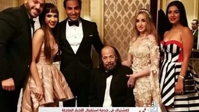 هذه الصورة تنفي شائعة عدم حضور طلعت زكريا فرح هنا الزاهد