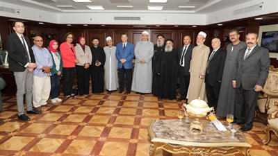 محافظ بني سويف لوفد بيت العائلة المصرية: الأهالي يقفون معًا في مواجهة قوى الشر (صور) 