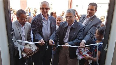 وزير الكهرباء ومحافظ البحر الأحمر يطلقان التيار الكهربائي بمحطة محولات القصير وربطها بالشبكة الموحدة (صور) 