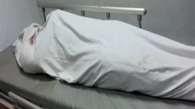 تشريح جثة مسن عثر عليه في حالة تعفن داخل منزله بالبساتين 