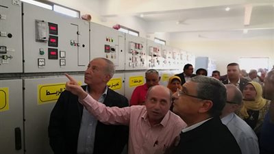 وزير الكهرباء ومحافظ البحر الاحمر يشهدان ربط مدينة القصير بالشبكة القومية للمرة الأولى