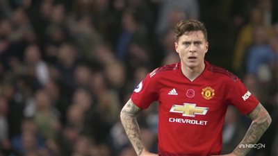 بأوامر سولشاير.. مانشستر يونايتد يجدد تعاقده مع نجم خط دفاعه