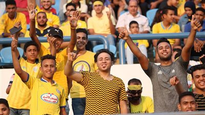 جماهير الإسماعيلي تزين ملعب الإسماعيلية قبل مباراة فريقها أمام أهلي بنغازي (صور)