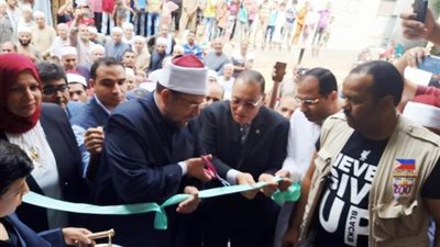 شاهد.. وزير الأوقاف يفتتح مسجد 