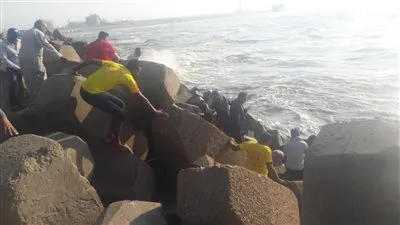 تفاصيل العثور على جثة طالب طب المنصورة بين صخور ميناء دمياط 