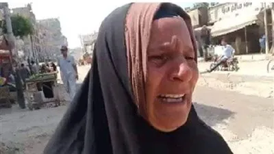 بسبب 3 جنيهات.. موظف بمجلس أبو كبير بالشرقية يهين بائعة تين شوكي