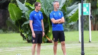 محاضرة فنية من فايلر للاعبي الأهلي لشرح نقاط القوة والضعف في كانو سبورت