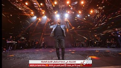 بحضور 60 ألفا في حفل تاريخي باستاد القاهرة.. تامر حسني يحلق خارج السرب (صور)