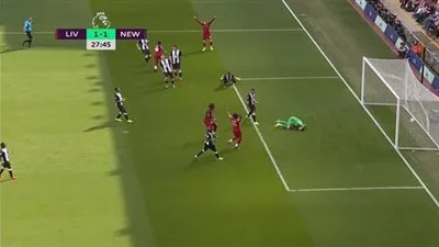 فضيحة في مباراة ليفربول ونيوكاسل رغم تقنية الفار (فيديو)