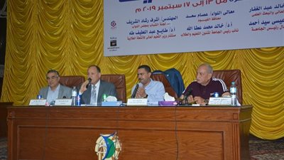 المحافظ ورئيس لجنة الشباب بالنواب ضيوف معسكر إعداد القادة بجامعة الفيوم 