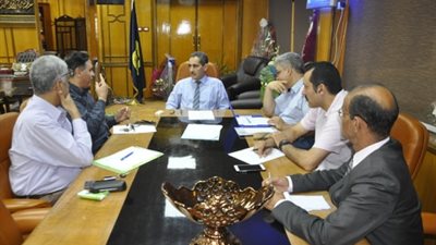 رئيس جامعة القناة يناقش استعدادات المشاركة في جائزة مصر للتميز الحكومي 