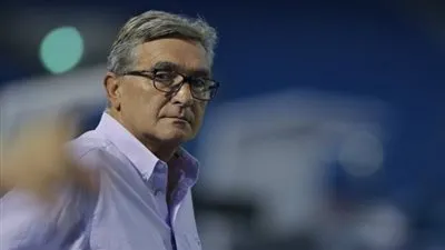 إعلامي رياضي يعلن عن خليفة 