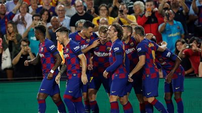 أسطورة ريال مدريد يُهدد استقرار برشلونة!