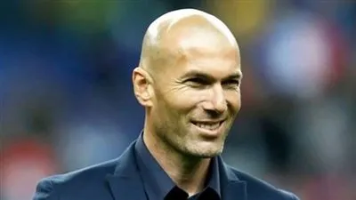 زيدان يرحب ببقاء نجم ريال مدريد