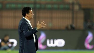 إيهاب جلال يودع لاعبي المصري قبل تدريب منتخب مصر (فيديو)