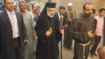 نيافة الأنبا باسليوس يحتفل بالمناولة الاحتفالية بكنيسة مارجرجس بالشورانية